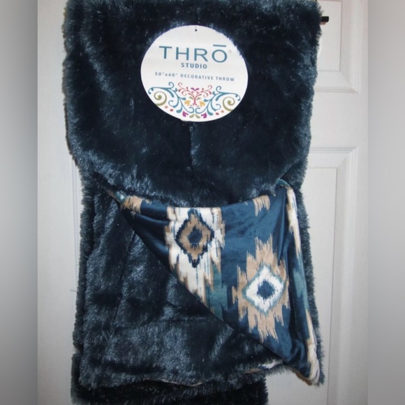 New Thro Studio Decorative Teal Blue Blanket throw - Picture 2 of 11